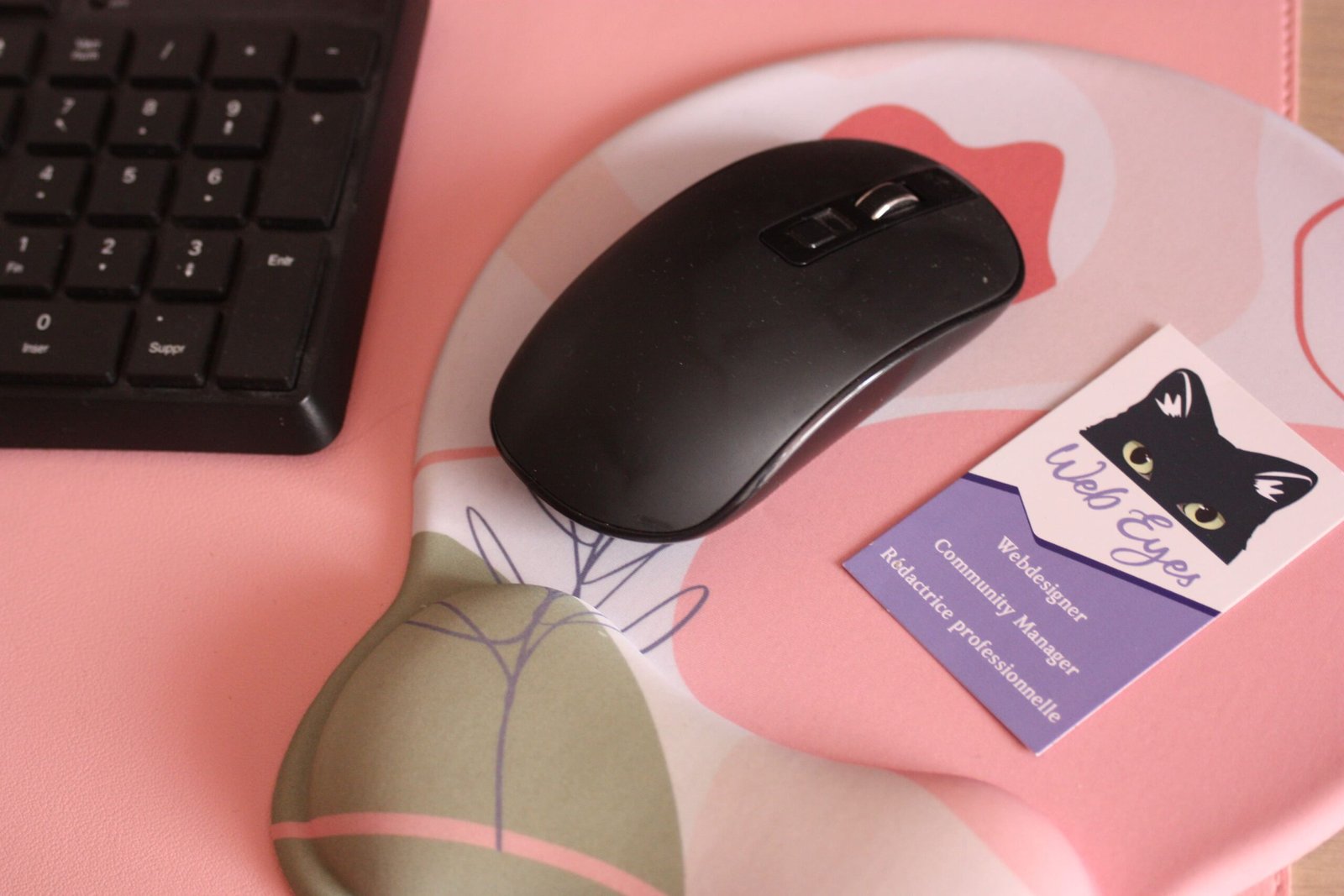 Mes services Web Eyes, communication digitale community manager rédactrice professionnelle webdesigner, Fréjus, Var